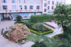 求实务实、开辟立异、连合朝上进步、努